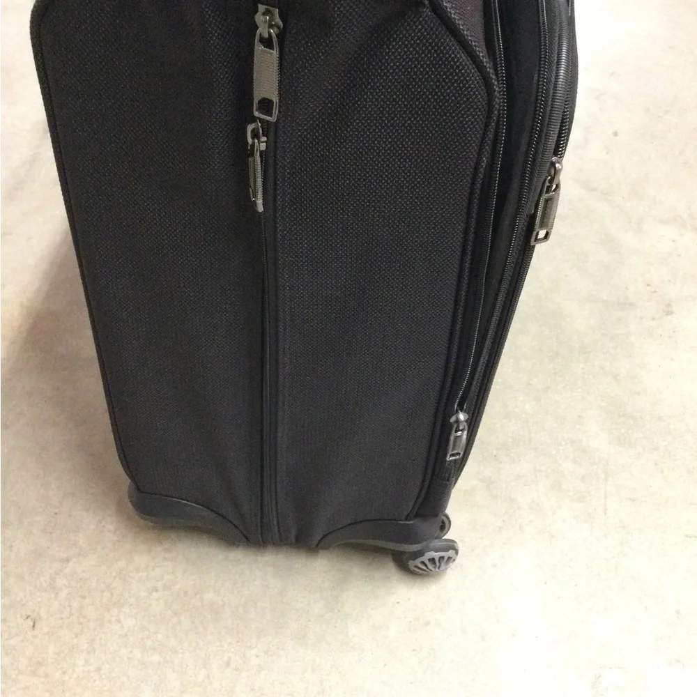 Men's Black Rolling Garment Bag - Professional Travel Luggage